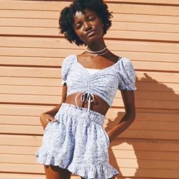 Hollister Tops - Hollister Cinch Puff Sleeve Top Crop Top